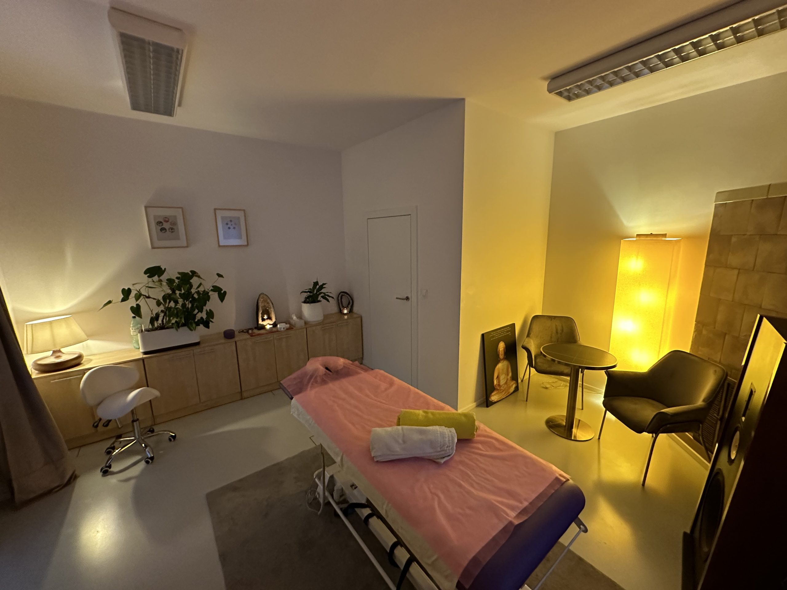Autorski masaż będący połączeniem wielu różnych technik terapeutycznych